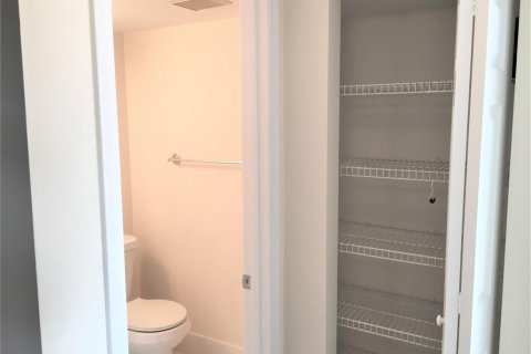 Condominio en venta en Pembroke Pines, Florida, 2 dormitorios, 88.63 m2 № 2184500 - foto 20