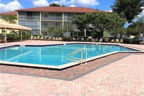 Condominio en venta en Pembroke Pines, Florida, 2 dormitorios, 88.63 m2 № 2184500 - foto 30