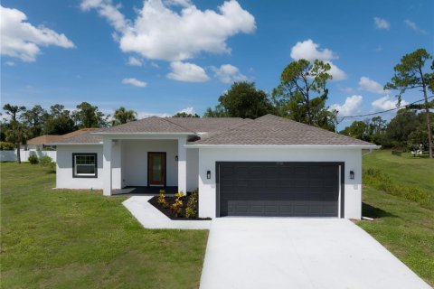 House in North Port, Florida 3 bedrooms, 154.68 sq.m. № 1831302 - photo 1