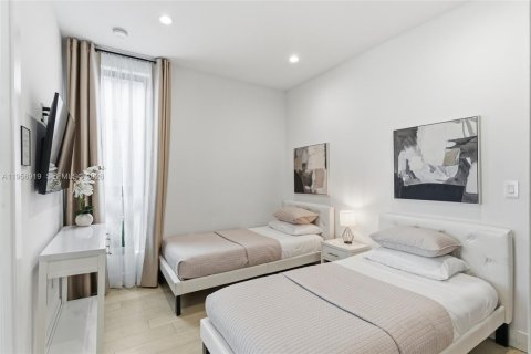 Townhouse in Miami, Florida 3 bedrooms, 154.31 sq.m. № 2023694 - photo 29