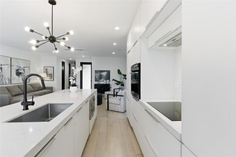 Townhouse in Miami, Florida 3 bedrooms, 154.31 sq.m. № 2023694 - photo 16