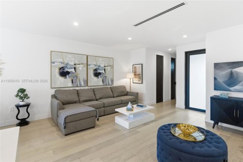 Townhouse in Miami, Florida 3 bedrooms, 154.31 sq.m. № 2023694 - photo 10