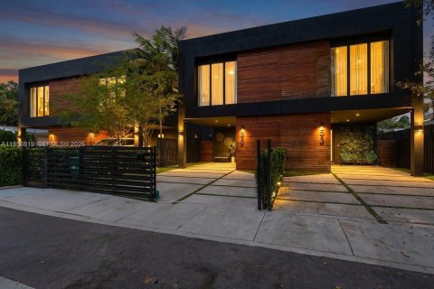 Townhouse in Miami, Florida 3 bedrooms, 154.31 sq.m. № 2023694 - photo 6