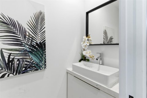 Townhouse in Miami, Florida 3 bedrooms, 154.31 sq.m. № 2023694 - photo 17