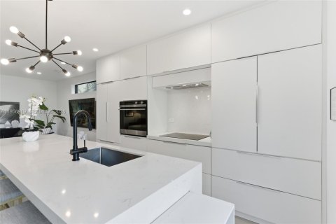 Townhouse in Miami, Florida 3 bedrooms, 154.31 sq.m. № 2023694 - photo 14