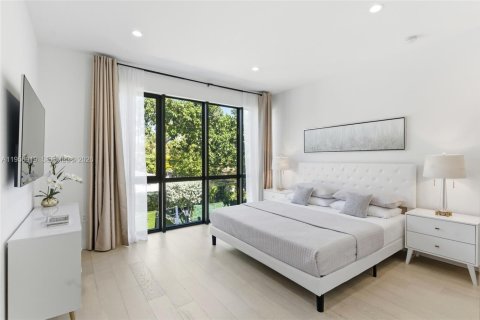 Townhouse in Miami, Florida 3 bedrooms, 154.31 sq.m. № 2023694 - photo 19