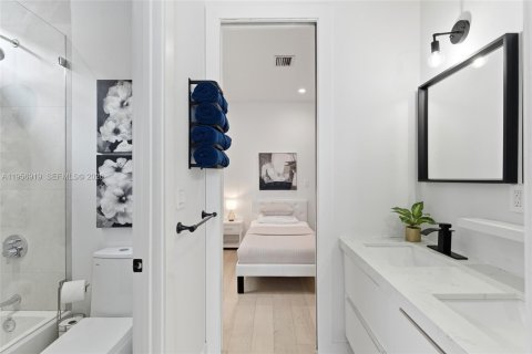 Townhouse in Miami, Florida 3 bedrooms, 154.31 sq.m. № 2023694 - photo 28