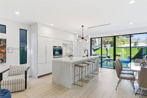 Townhouse in Miami, Florida 3 bedrooms, 154.31 sq.m. № 2023694 - photo 4