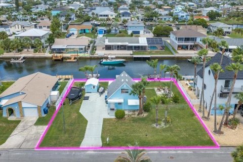 House in Hernando Beach, Florida 3 bedrooms, 84.73 sq.m. № 2198148