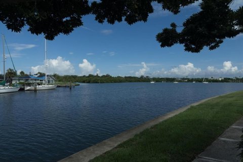 Condominio en venta en Saint Petersburg, Florida, 2 dormitorios, 94.57 m2 № 1885715 - foto 11