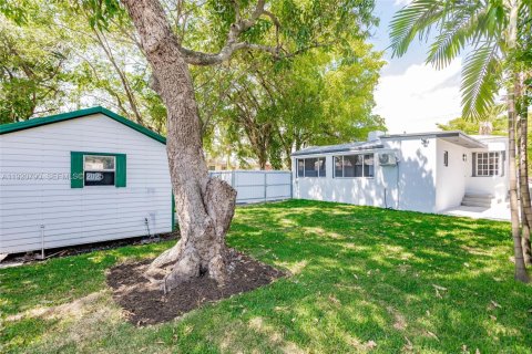 House in Miami, Florida 3 bedrooms, 121.14 sq.m. № 1983956 - photo 25