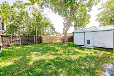 House in Miami, Florida 3 bedrooms, 121.14 sq.m. № 1983956 - photo 27