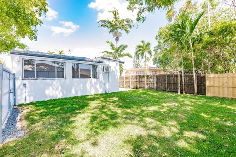 House in Miami, Florida 3 bedrooms, 121.14 sq.m. № 1983956 - photo 24