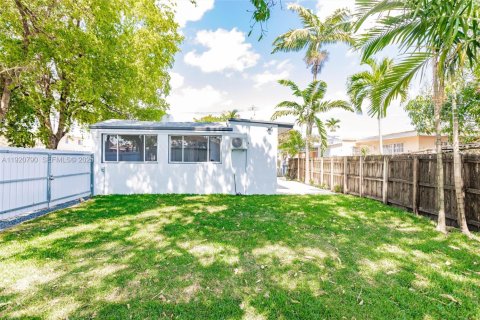 House in Miami, Florida 3 bedrooms, 121.14 sq.m. № 1983956 - photo 26