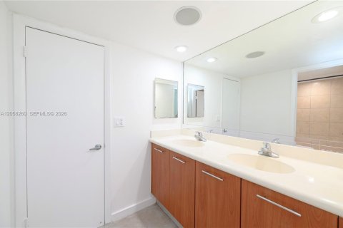 Condominio en alquiler en Miami, Florida, 2 dormitorios, 86.03 m2 № 2274585 - foto 13
