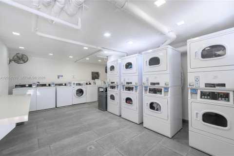 Condominio en alquiler en Miami, Florida, 2 dormitorios, 86.03 m2 № 2274585 - foto 17