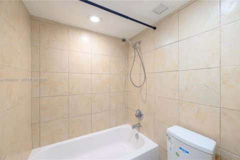 Condominio en alquiler en Miami, Florida, 2 dormitorios, 86.03 m2 № 2274585 - foto 14