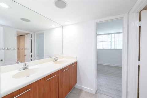 Condominio en alquiler en Miami, Florida, 2 dormitorios, 86.03 m2 № 2274585 - foto 15