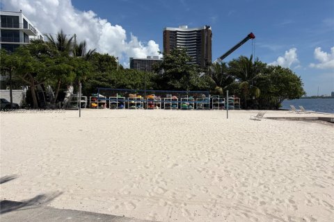 Condominio en alquiler en Miami, Florida, 2 dormitorios, 86.03 m2 № 2274585 - foto 2