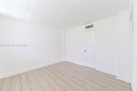 Condominio en alquiler en Miami, Florida, 2 dormitorios, 86.03 m2 № 2274585 - foto 7