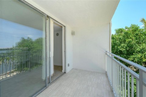 Condominio en alquiler en Miami, Florida, 2 dormitorios, 86.03 m2 № 2274585 - foto 16