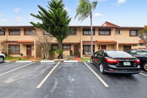 Townhouse in Miami, Florida 2 bedrooms, 89.37 sq.m. № 2009843 - photo 2