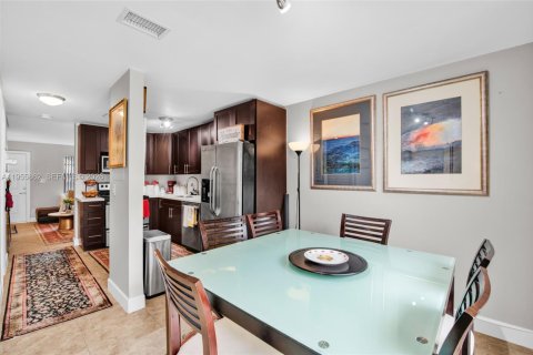 Townhouse in Miami, Florida 2 bedrooms, 89.37 sq.m. № 2009843 - photo 15