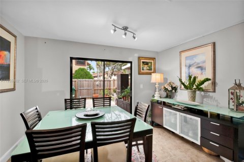 Townhouse in Miami, Florida 2 bedrooms, 89.37 sq.m. № 2009843 - photo 13