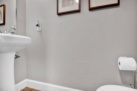 Townhouse in Miami, Florida 2 bedrooms, 89.37 sq.m. № 2009843 - photo 17