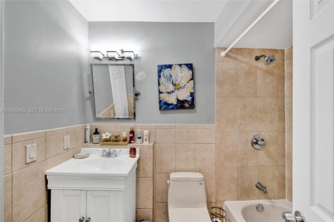 Townhouse in Miami, Florida 2 bedrooms, 89.37 sq.m. № 2009843 - photo 23