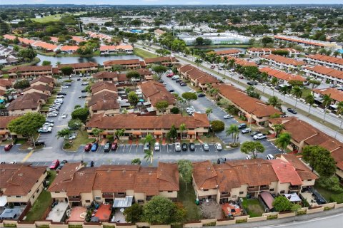 Townhouse in Miami, Florida 2 bedrooms, 89.37 sq.m. № 2009843 - photo 30