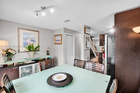 Townhouse in Miami, Florida 2 bedrooms, 89.37 sq.m. № 2009843 - photo 14