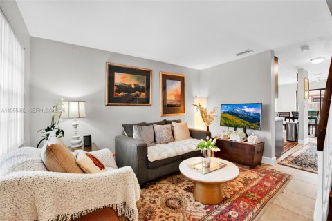 Townhouse in Miami, Florida 2 bedrooms, 89.37 sq.m. № 2009843 - photo 8