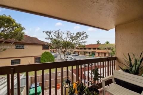 Townhouse in Miami, Florida 2 bedrooms, 89.37 sq.m. № 2009843 - photo 27