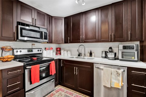 Townhouse in Miami, Florida 2 bedrooms, 89.37 sq.m. № 2009843 - photo 12