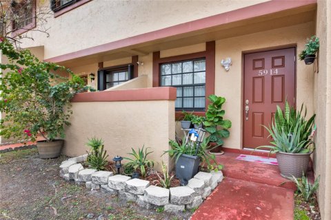 Townhouse in Miami, Florida 2 bedrooms, 89.37 sq.m. № 2009843 - photo 5