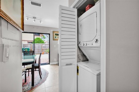 Townhouse in Miami, Florida 2 bedrooms, 89.37 sq.m. № 2009843 - photo 16