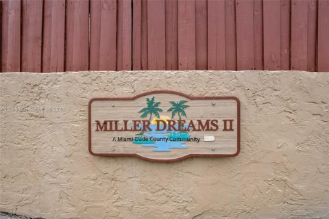 Townhouse in Miami, Florida 2 bedrooms, 89.37 sq.m. № 2009843