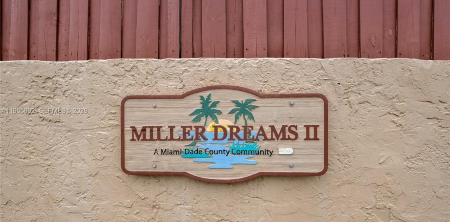 Townhouse in Miami, Florida 2 bedrooms, 89.37 sq.m. № 2009843