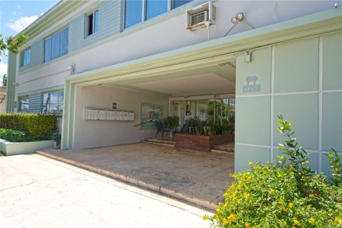 Condo in Miami Beach, Florida, 1 bedroom № 2073002 - photo 17