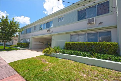 Condo in Miami Beach, Florida, 1 bedroom № 2073002
