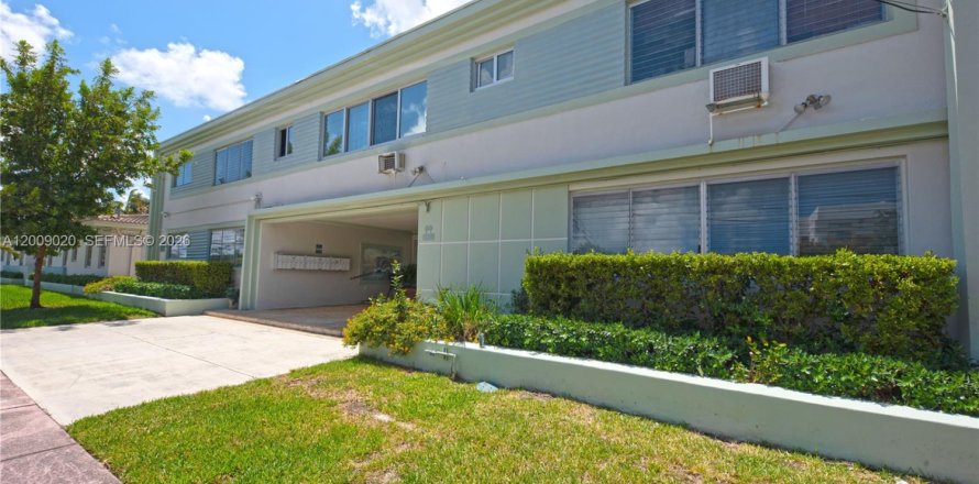 Condo in Miami Beach, Florida, 1 bedroom № 2073002
