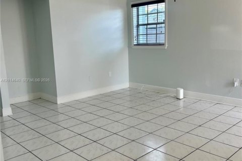 Купить таунхаус в Майами-Гарденс, Флорида 3 спальни, 120.96м2, № 2437663 - фото 4