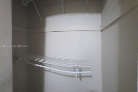 Villa ou maison à louer à Oakland Park, Floride: 3 chambres, 104.79 m2 № 1977360 - photo 14