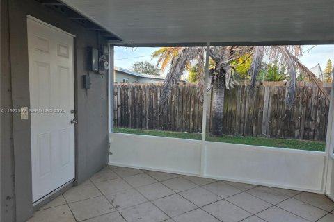 Villa ou maison à louer à Oakland Park, Floride: 3 chambres, 104.79 m2 № 1977360 - photo 16