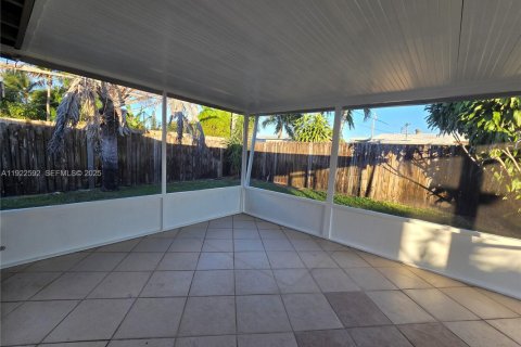 Villa ou maison à louer à Oakland Park, Floride: 3 chambres, 104.79 m2 № 1977360 - photo 4