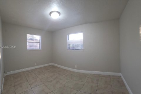 Villa ou maison à louer à Oakland Park, Floride: 3 chambres, 104.79 m2 № 1977360 - photo 5