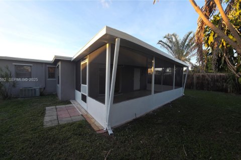 Villa ou maison à louer à Oakland Park, Floride: 3 chambres, 104.79 m2 № 1977360 - photo 15