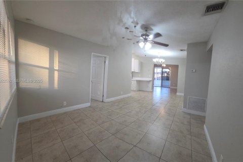 Villa ou maison à louer à Oakland Park, Floride: 3 chambres, 104.79 m2 № 1977360 - photo 18