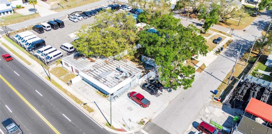 Commercial property in Tampa, Florida 199.74 sq.m. № 1634799